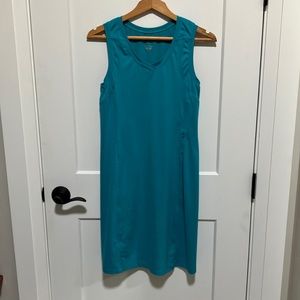 Teal athletic dress. hidden zip pocket. Great condition. No Pilling.